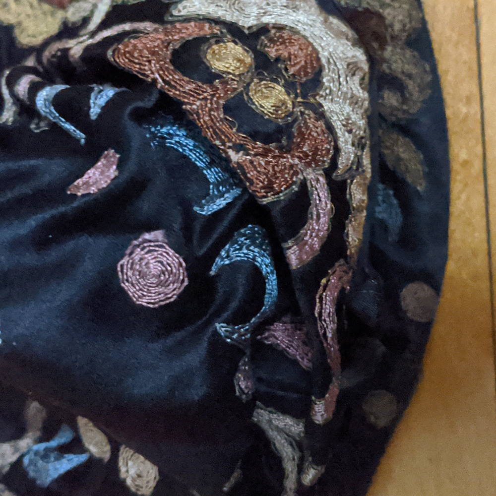 1920s Antique Velvet and Silk Embroidered Cloche, Hat - Picture 7 of 8